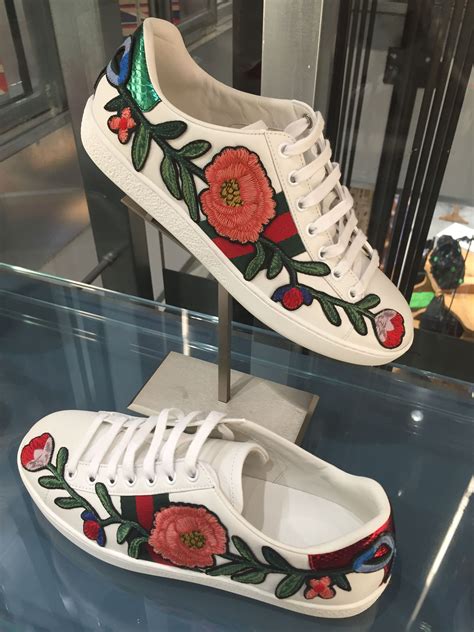 gucci tenis flores